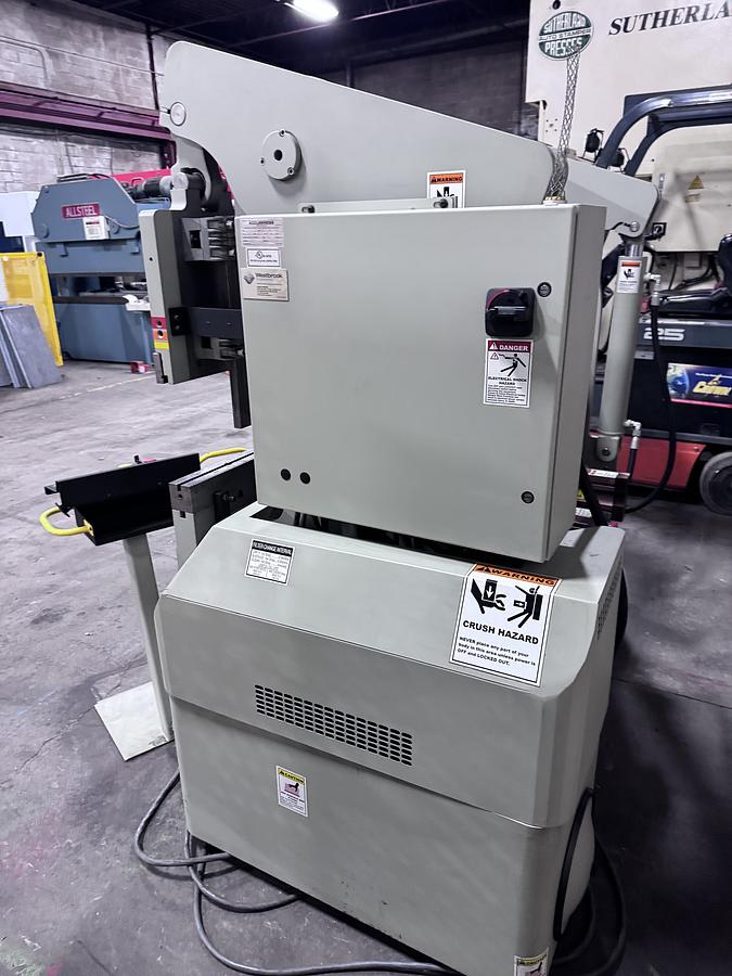 Used 60 TON X 6', ACCURPRESS, MODEL 7606, CNC HYDRAULIC PRESS BRAKE