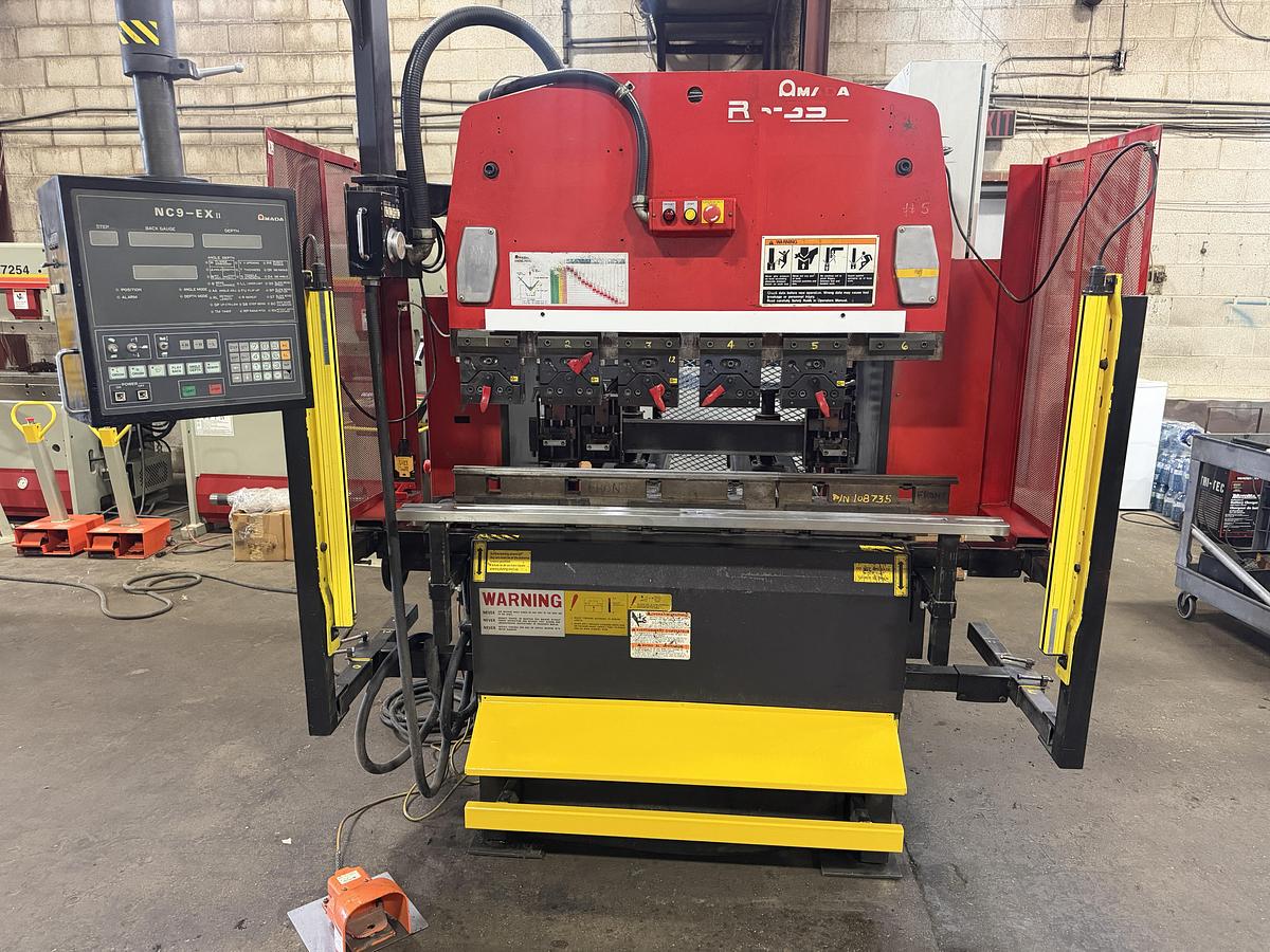 Used 38 TON x 4', AMADA RG-35S, CNC HYDRAULIC PRESS BRAKE
