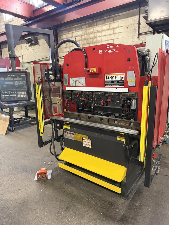 Used 38 TON x 4', AMADA RG-35S, CNC HYDRAULIC PRESS BRAKE