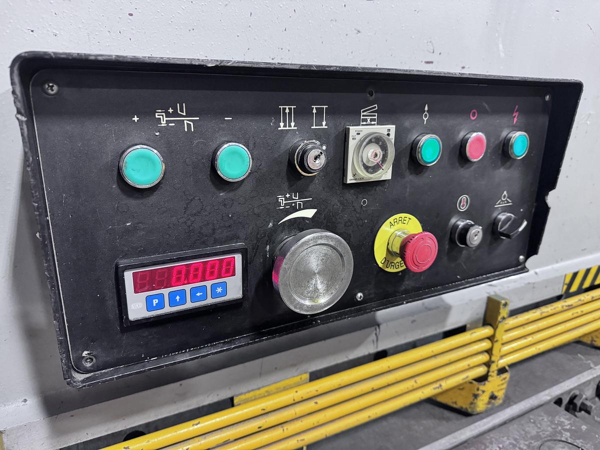 Used 1/4" X 10' FABMASTER HYSDRAULIC SHEAR