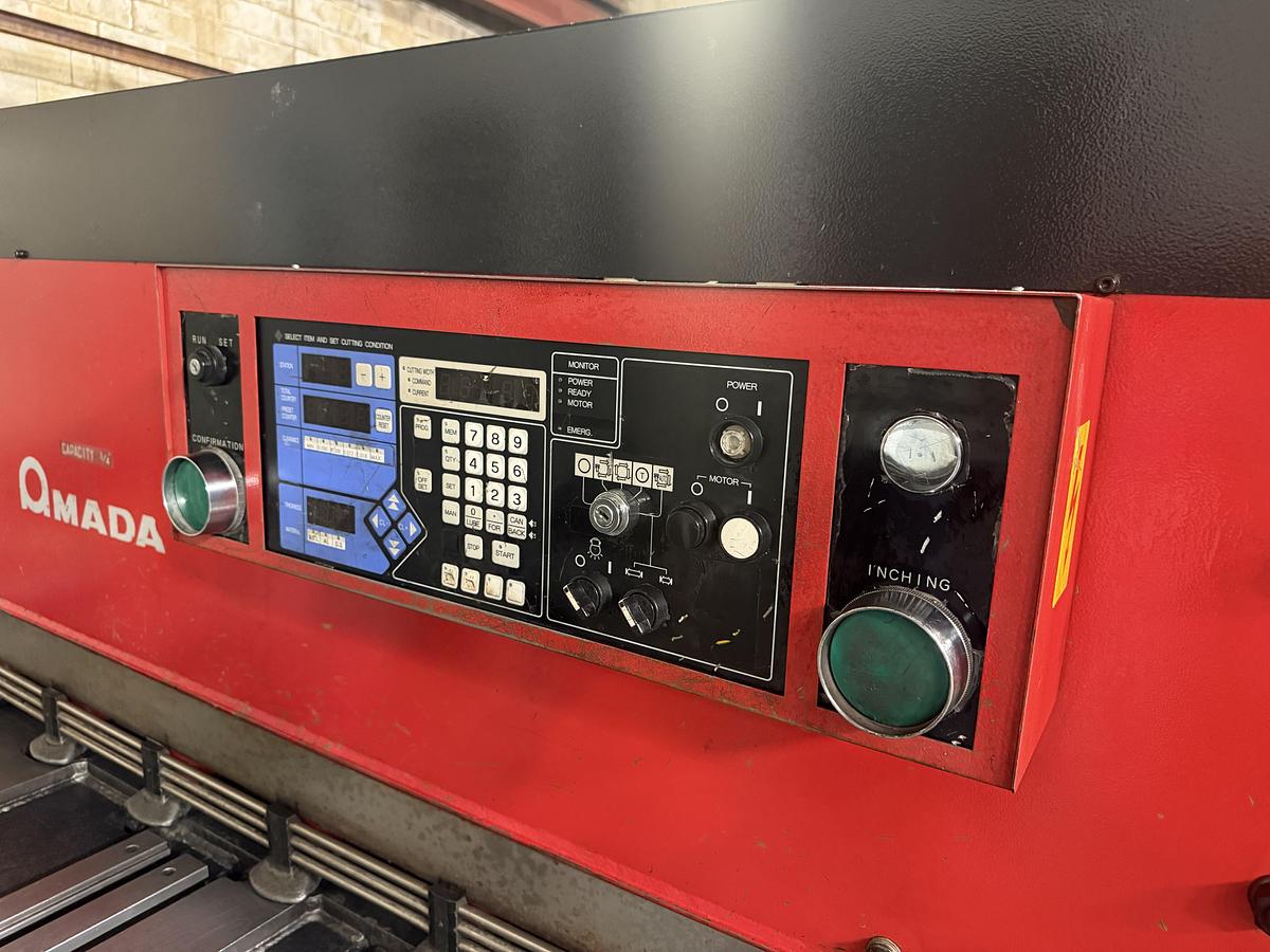 Used AMADA M3060 10' x 1/4" MECHANICAL SHEAR W/ SHEET SUPPORT SYSTEM -2003