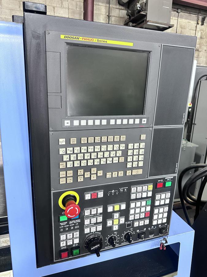 Used DOOSAN, MODEL LYNX 220LC, 2015, CNC LATHE