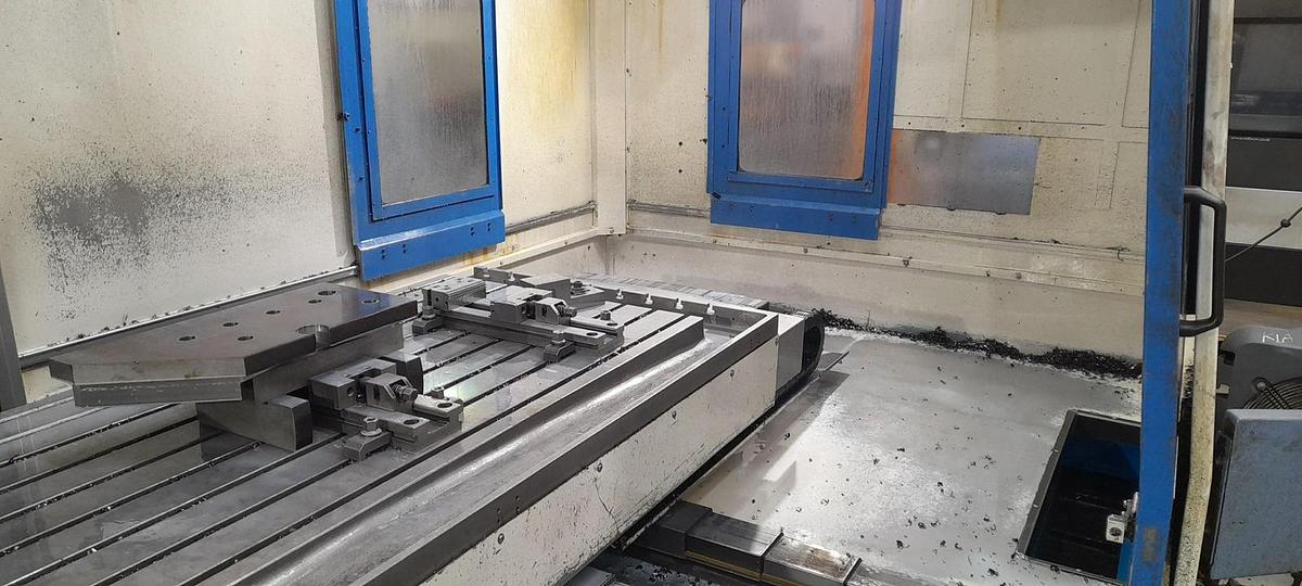 Used Kia V90 Vertical Machining Centre (VMC)