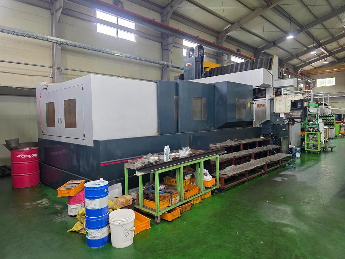 Used 2010 Pinnacle DV-2842 Double Column Vertical Machining Centre DCM VMC