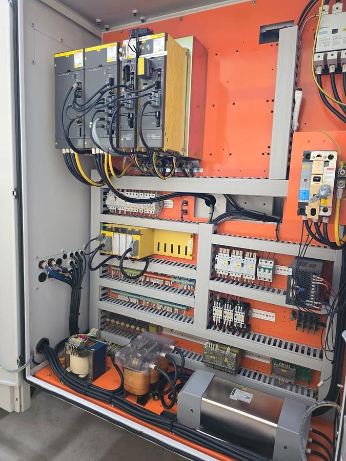 Used 2001 Daewoo Puma 400LB CNC Lathe