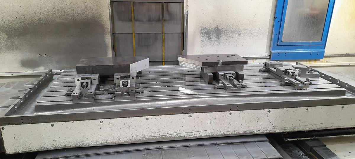 Used Kia V90 Vertical Machining Centre (VMC)