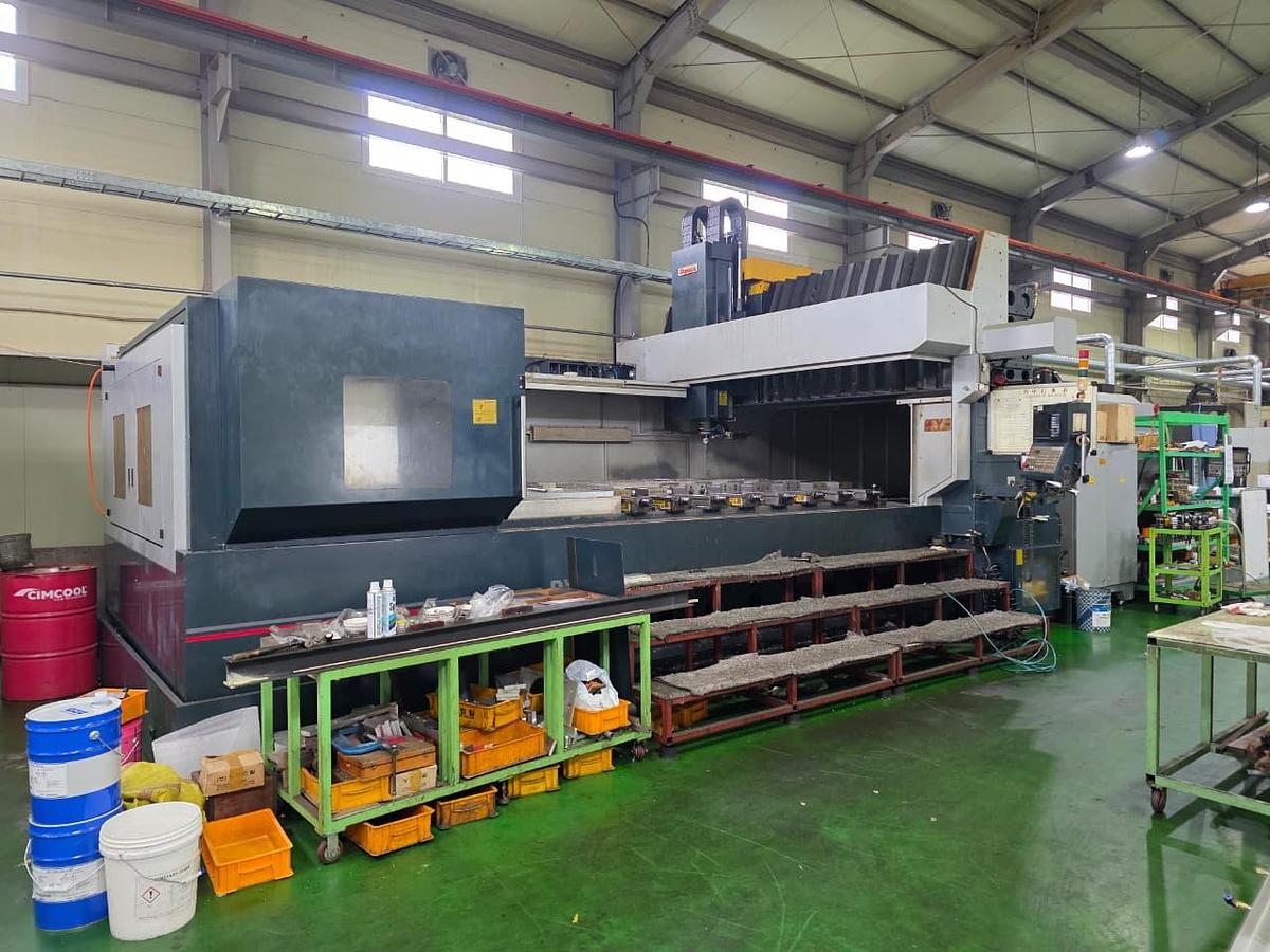 Used 2010 Pinnacle DV-2842 Double Column Vertical Machining Centre DCM VMC
