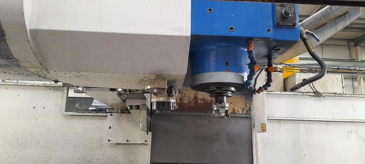 Used Kia V90 Vertical Machining Centre (VMC)