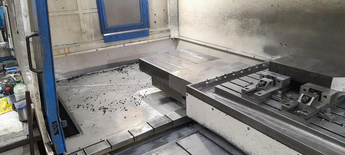 Used Kia V90 Vertical Machining Centre (VMC)