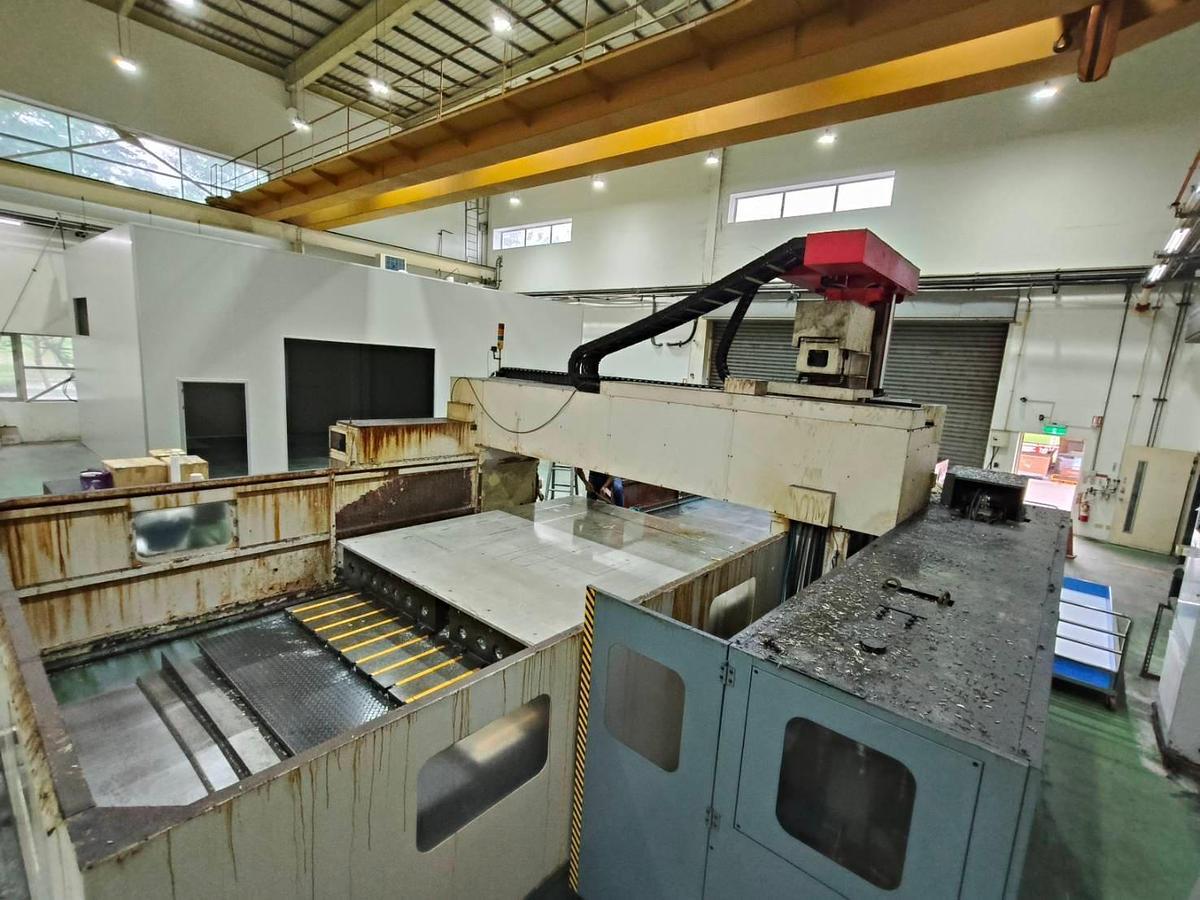 Used 2006 Awea LP4033 Double Column Vertical Machining Centre DCM VMC