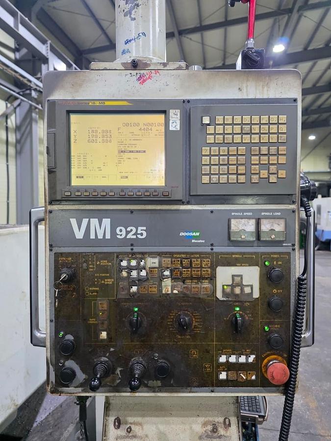Used 2006 Doosan VM925 Vertical Machining Centre (VMC)