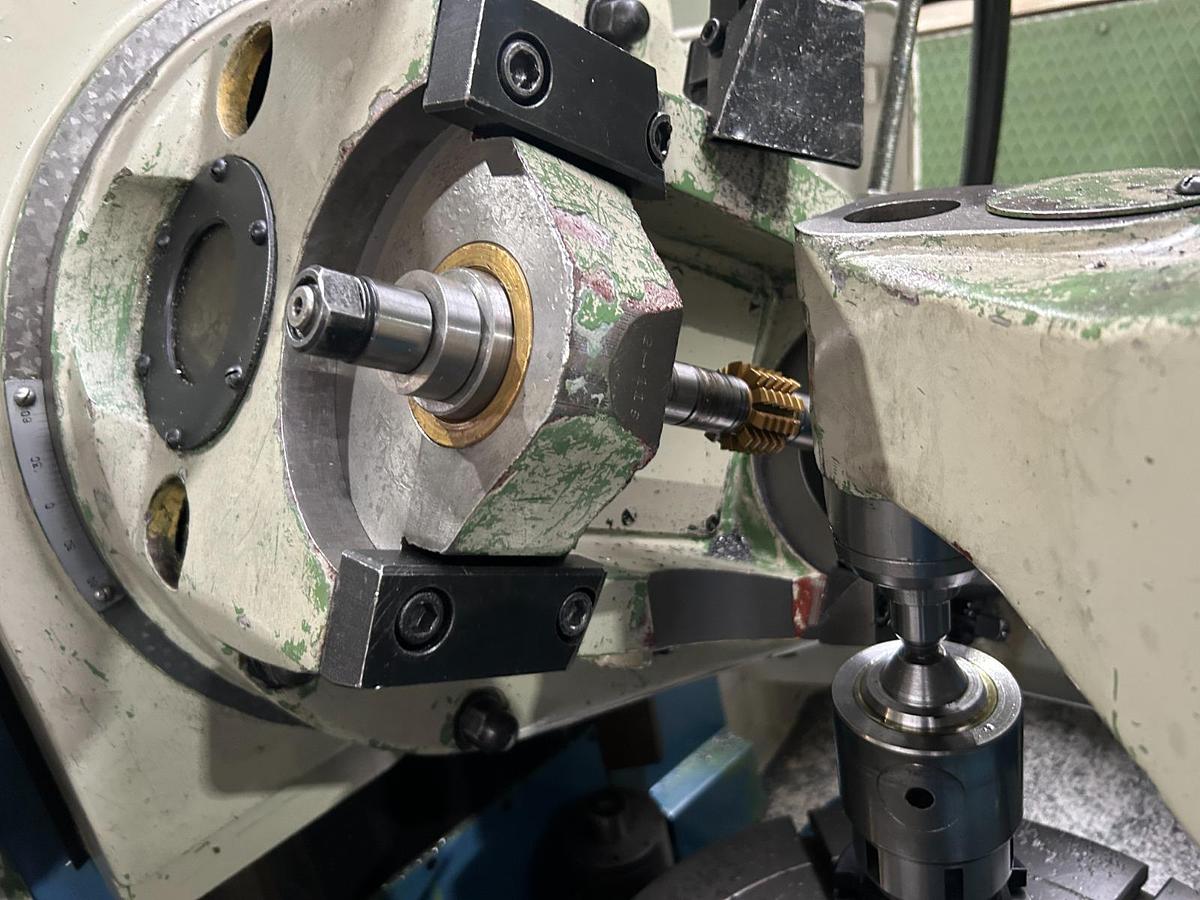 Used Knuth AW500 Gear Hobbing Machine