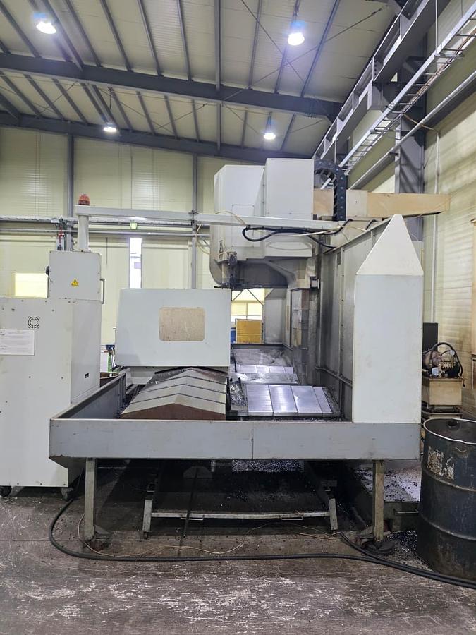 Used 2006 Doosan VM925 Vertical Machining Centre (VMC)