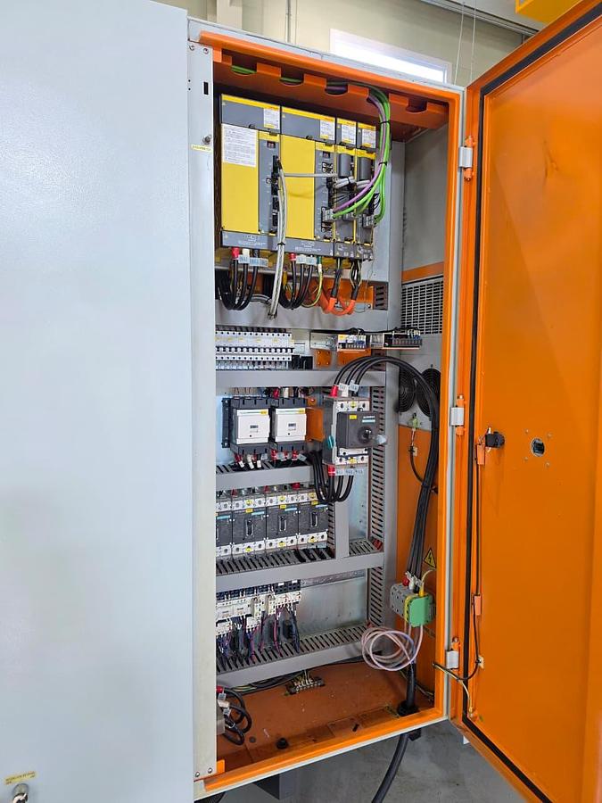 Used 2013 Awea LP3021 Double Column Vertical Machining Centre (VMC)