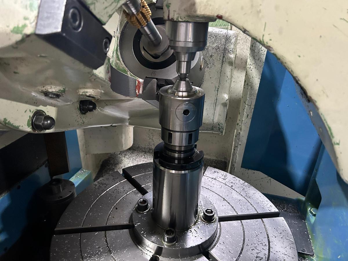 Used Knuth AW500 Gear Hobbing Machine