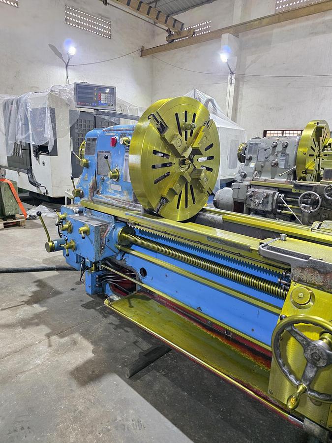 Used TOS SU 80 x 2000 Conventional Lathe