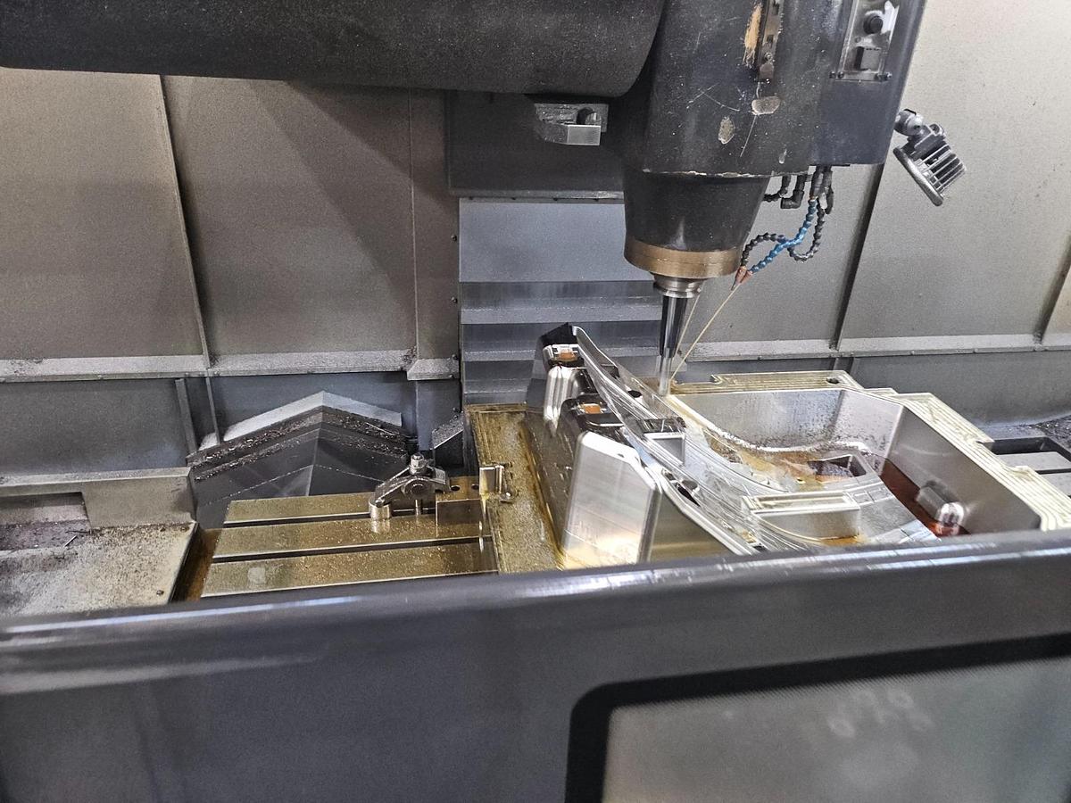 Used 2010 Doosan VM960 Vertical Machining Centre (VMC)