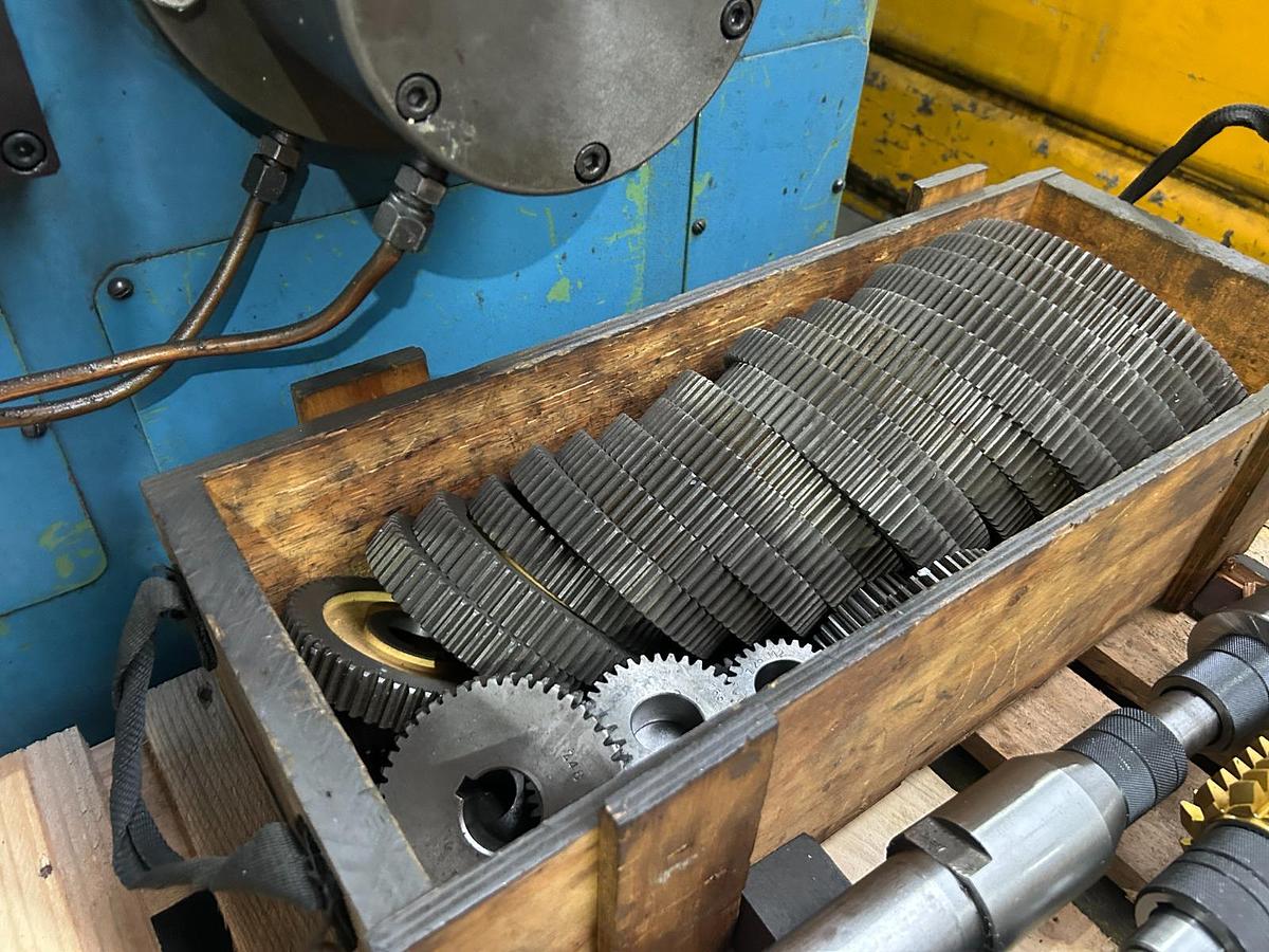 Used Knuth AW500 Gear Hobbing Machine