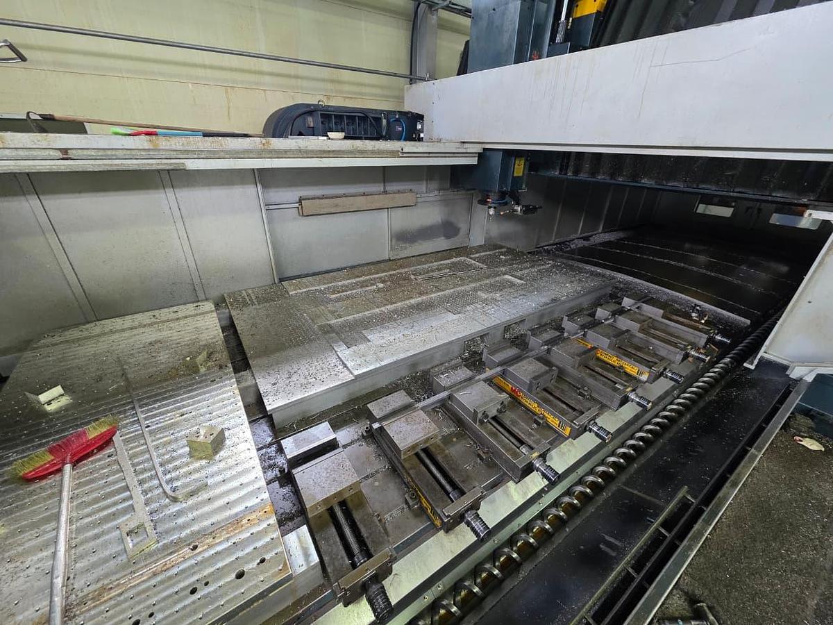 Used 2010 Pinnacle DV-2842 Double Column Vertical Machining Centre DCM VMC