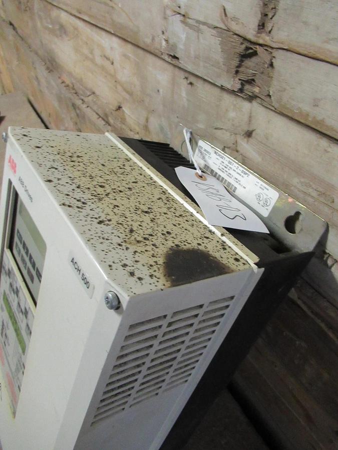 Used ABB VARIABLE SPEED DRIVE 208-240VAC 3PHASE 21.8A 7.5HP ACH501-007-2-09P2