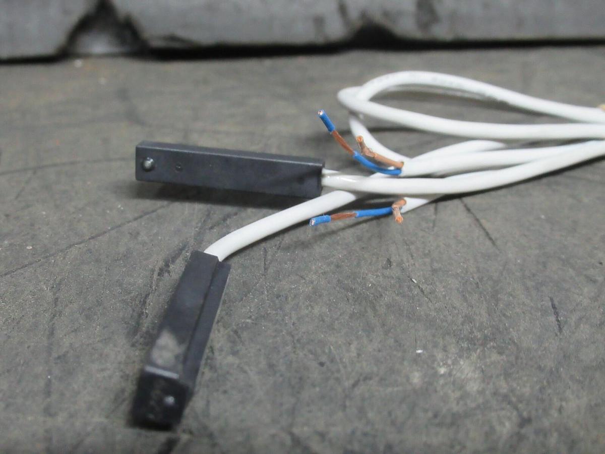 Used LOT OF 2 SMC D-Z73 MAGNETIC REED SWITCH PROXIMITY SENSOR AIR PNEUMATIC CYLINDER
