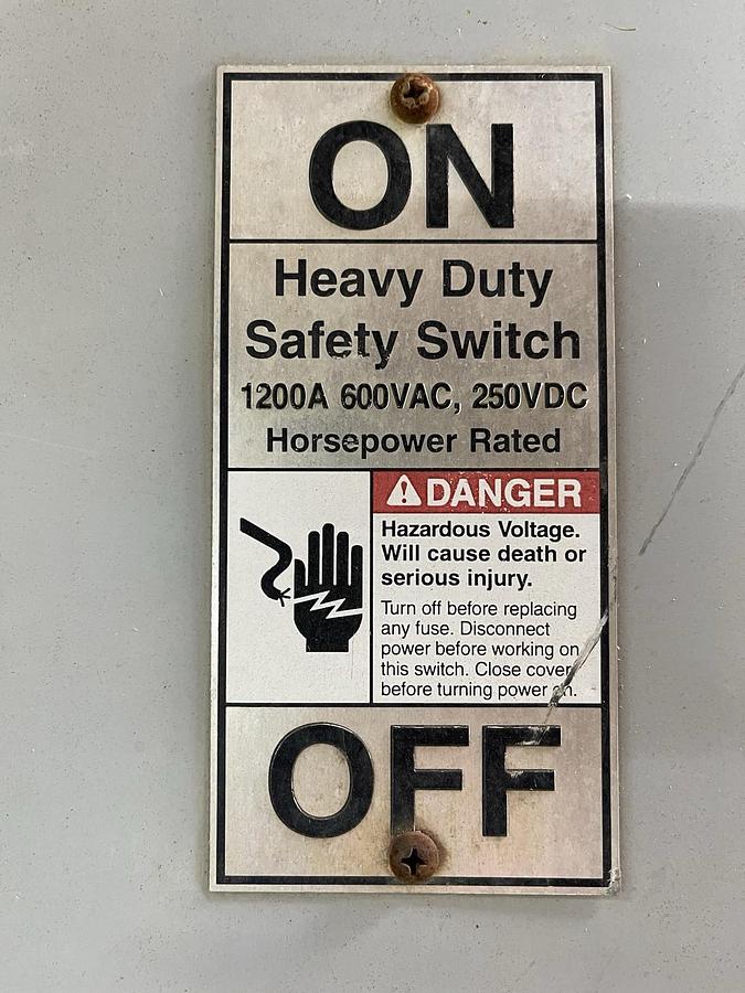 Used SIEMENS FUSIBLE HEAVY DUTY DISCONNECT HF368R 1200 AMP 600 VOLT 3-PHASE NEMA 3R