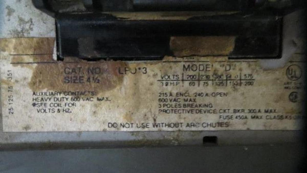 Used SIEMENS NEMA SIZE 4 1/2 CONTACTOR 215 AMP W/ 120V COIL MODEL CXLFO*3