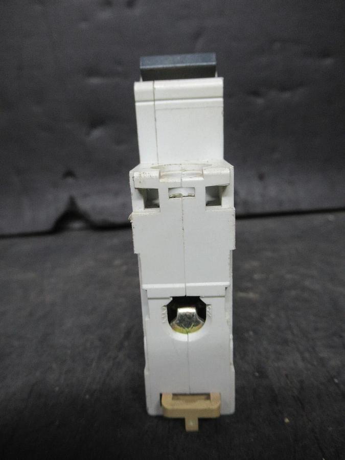 Used MERLIN GERIN SINGLE POLE BREAKER 24118 MULTI 9 C60N 16A-TYPE B 277 VAC