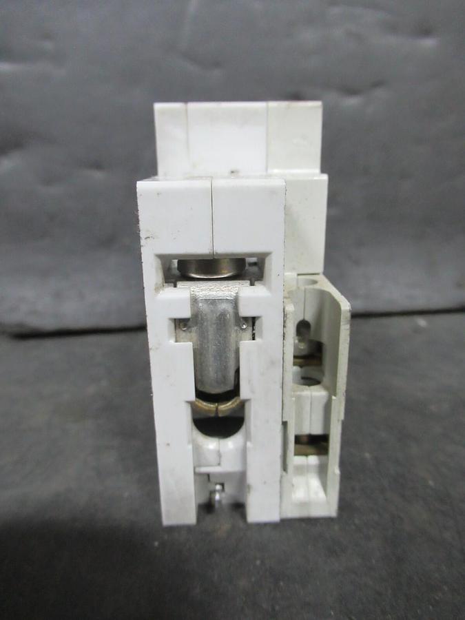 Used SIEMENS CIRCUIT BREAKER 5SX21 B6 6 AMP 277 VAC 1-POLE W/ 5SX9100 AUXILLIARY