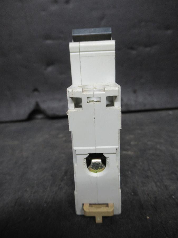 Used MERLIN GERIN SINGLE POLE BREAKER 24118 MULTI 9 C60N 16A-TYPE B 277 VAC