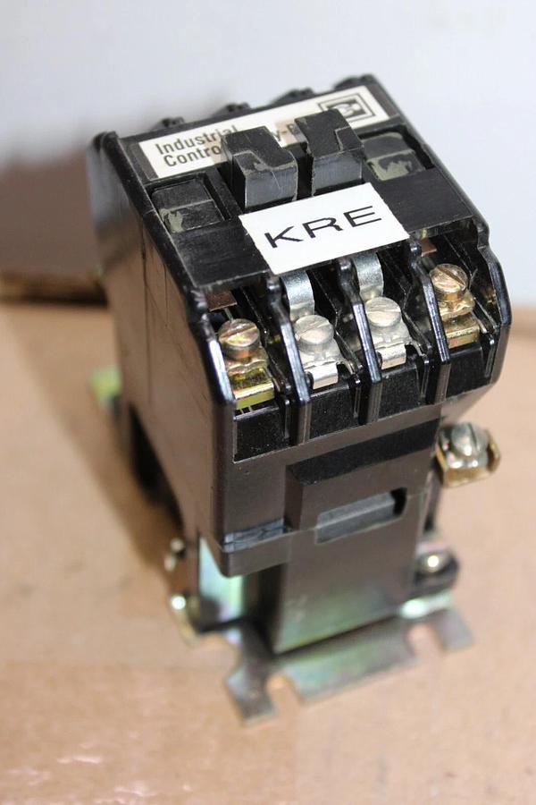 Used CUTLER-HAMMER INDUSTRIAL CONTROL RELAY BF22F 600 VOLT 10 AMP COIL: 120 V