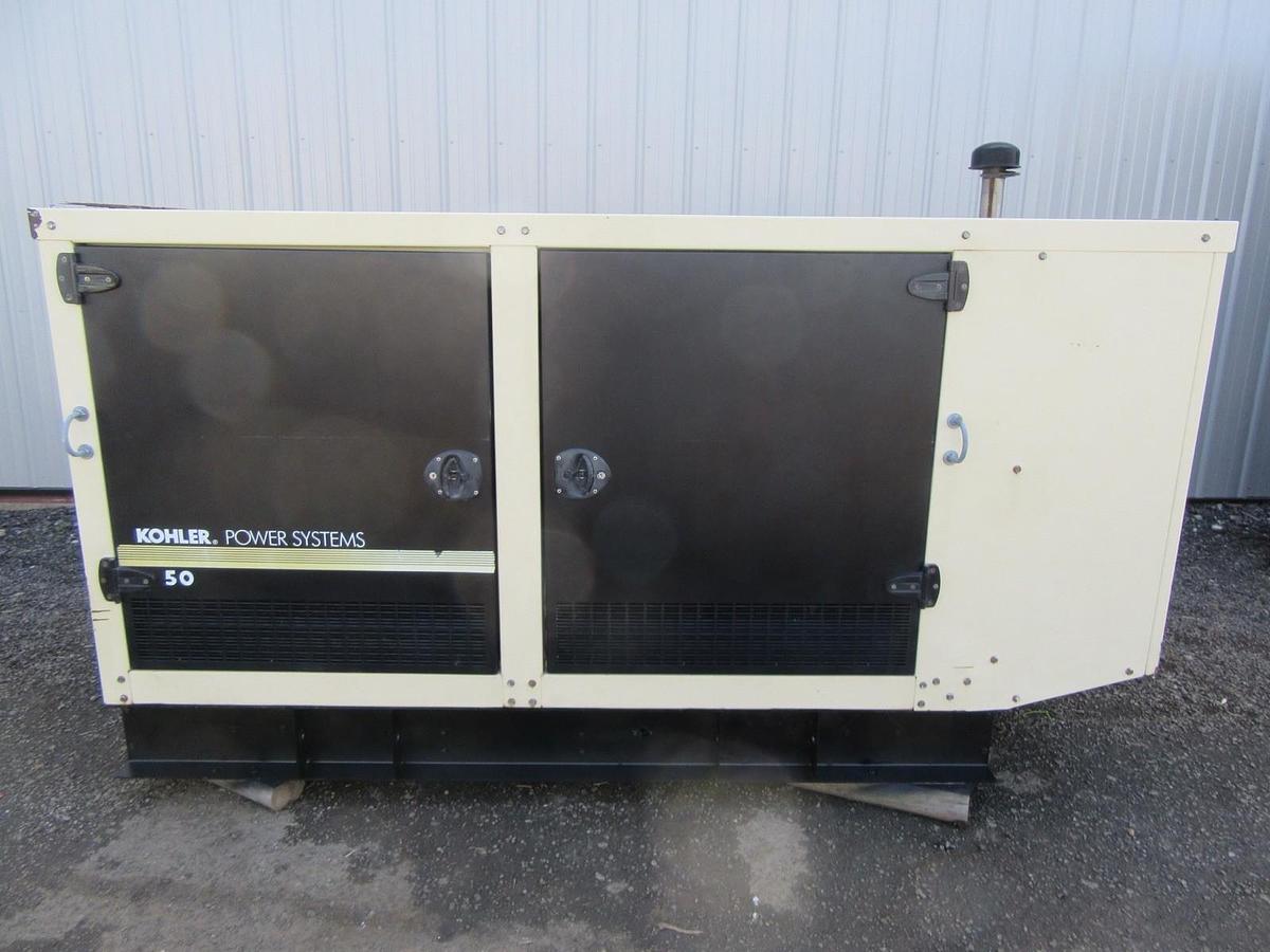Used 50 KW GENERATOR KOHLER 5.0 NATURAL GAS / LP 120/240V 1PH 784 HRS ENCLOSED VIDEO