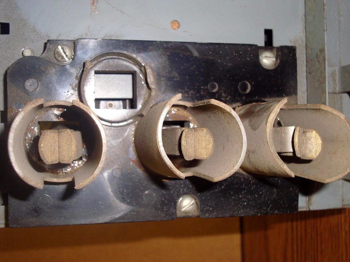 Used GE 30 Amp 600 Volt BUSWAY SWITCH FLEX A PLUG BUS 15HP 3 Poles CAT# DFPHA361FVK