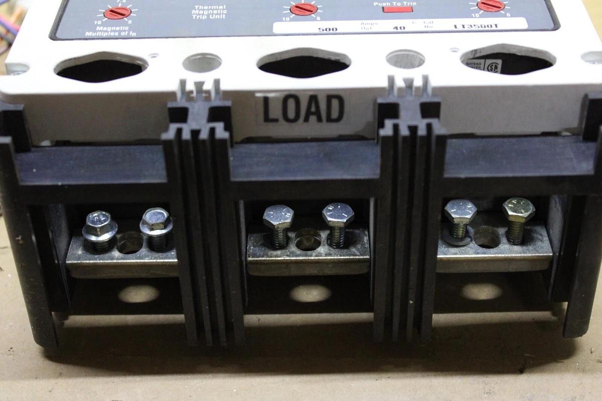 Used CUTLER-HAMMER DC CIRCUIT BREAKER HLDDC3600F 500 AMP TRIP 600 VDC W/ PLUG