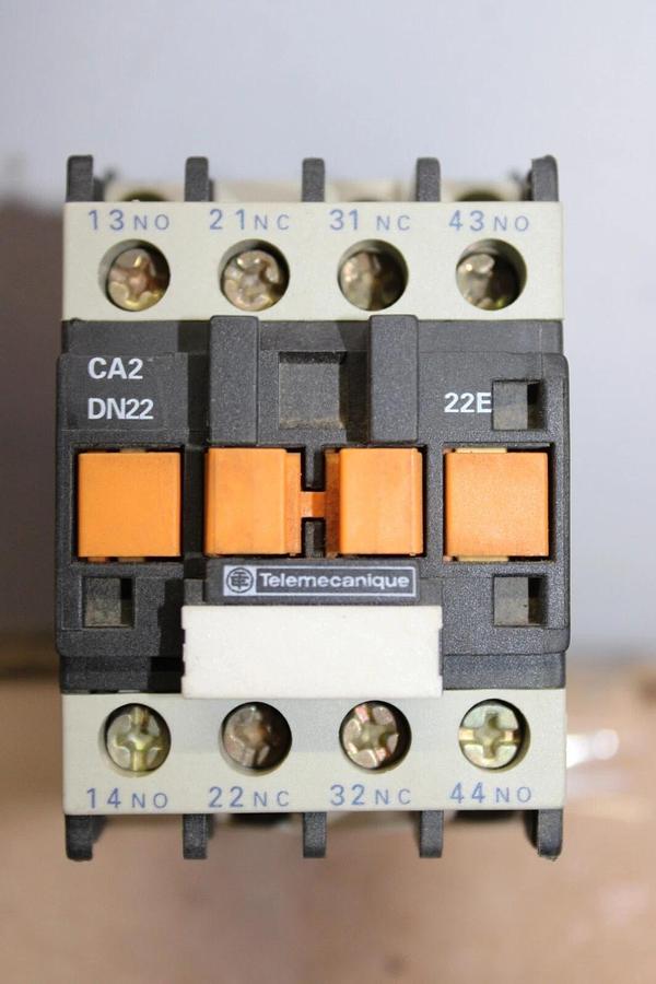 Used TELEMECANIQUE CONTACTOR CA2-DN22 600 VAC 10 AMP COIL: 120V **WARRANTY**
