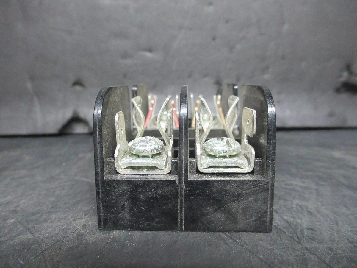 Used GOULD SHAWMUT TWO POLE FUSE BLOCK 3032-S 600 VOLT 30 AMP CLASS CC FUSES