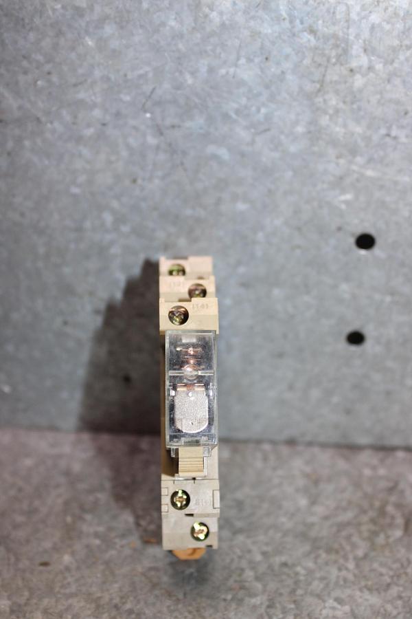 Used LOT OF 3 OMRON RELAYS G2R-2-SN 24 VDC 5 AMP W/ BASE