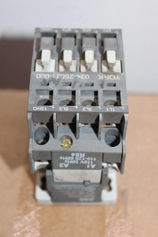 Used YORK CONTACTOR 024-25521-000 25 AMP 600 VAC 10 HP COIL: 110 VOLT **WARRANTY**
