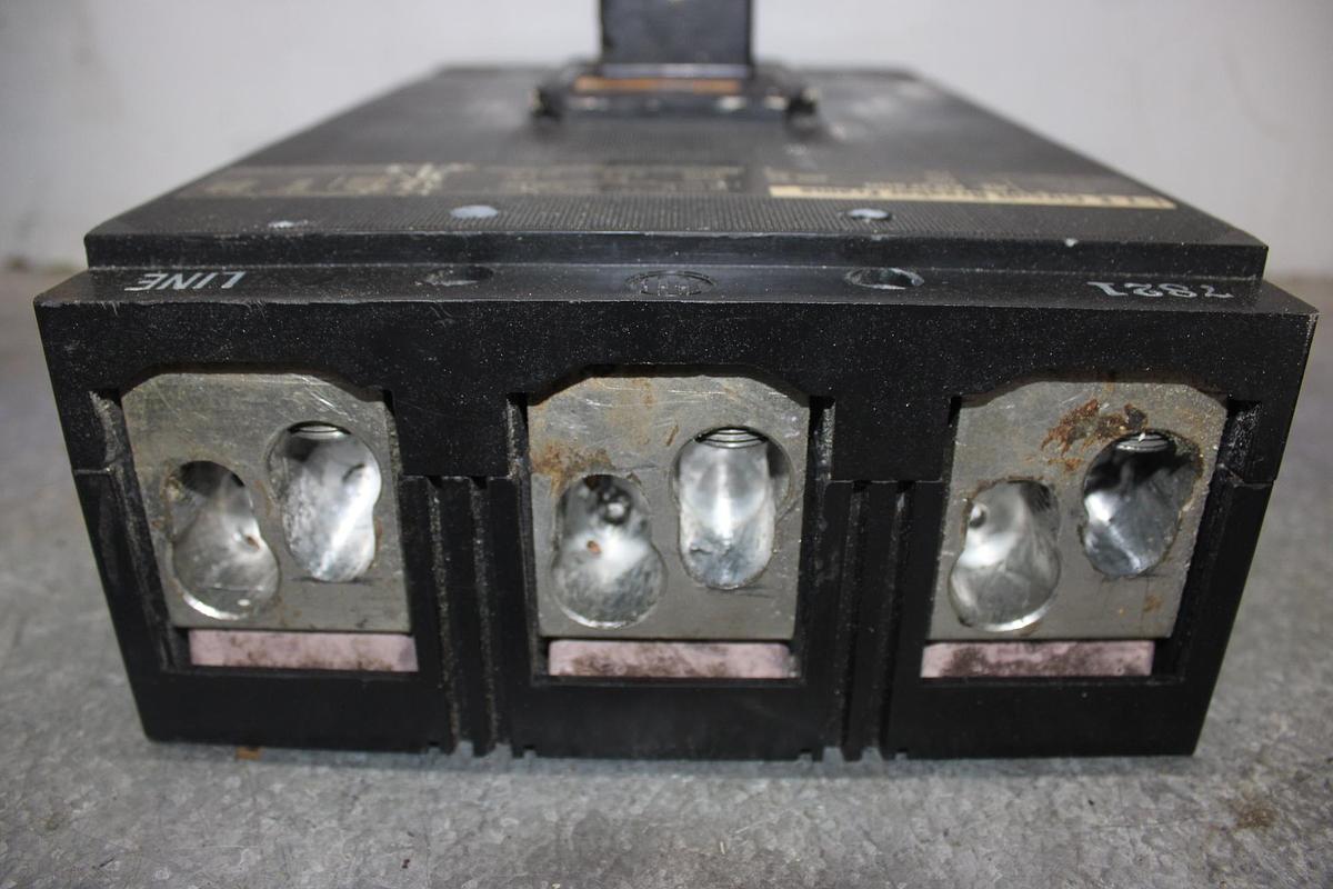 Used CUTLER HAMMER CIRCUIT BREAKER KDB3300W 300 AMP 600 VAC 3-POLE