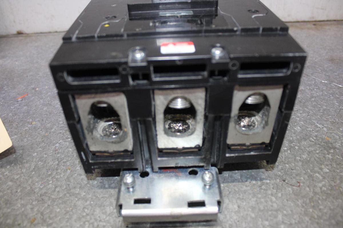 Used SQUARE D I-LINE CIRCUIT BREAKER LA36300 SERIES 4 300 AMP 600 VAC 3-POLE