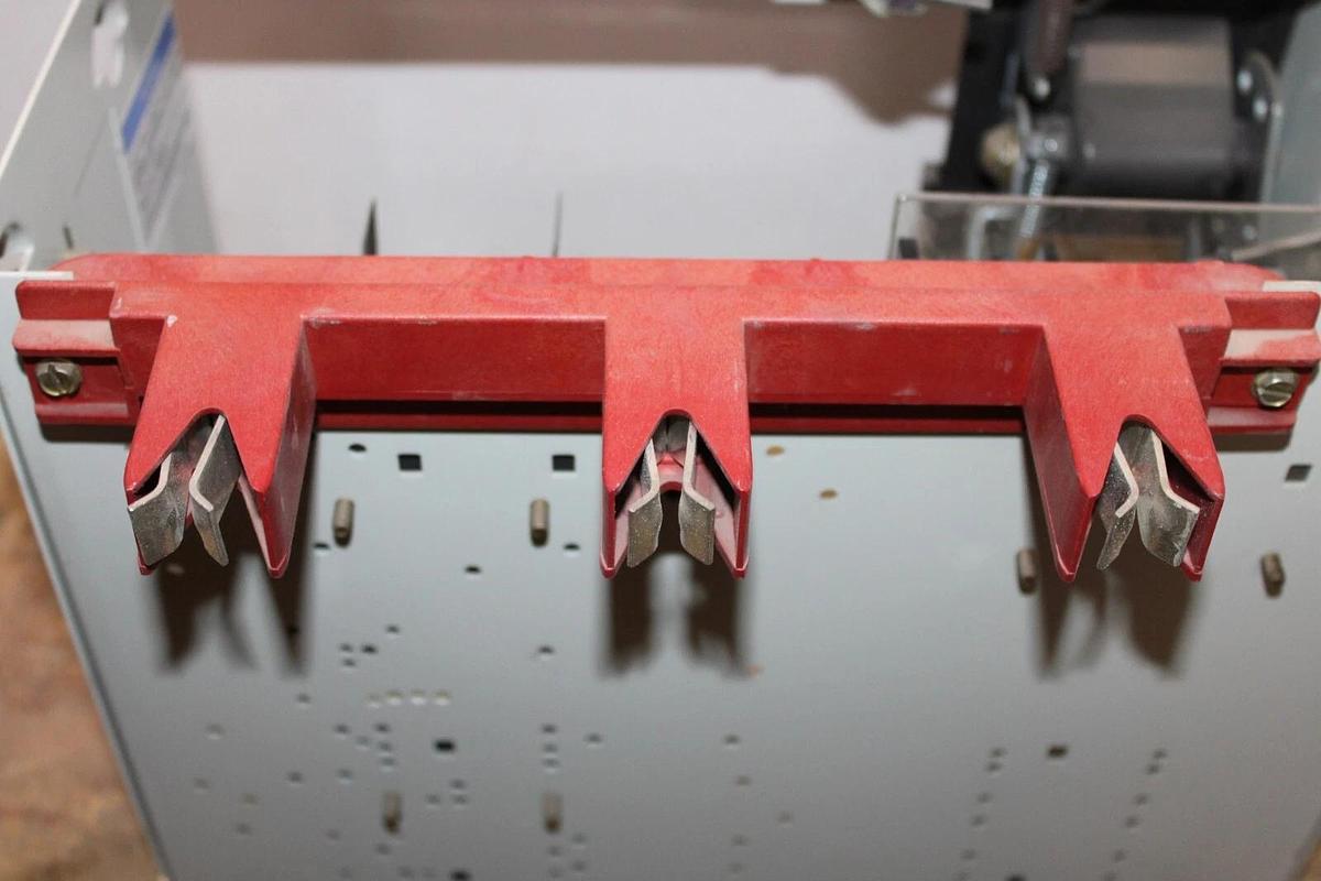 Used WESTINGHOUSE MCC MOTOR CONTROL FEEDER BUCKET FREEDOM 2100 12" CGS-07106-MCU