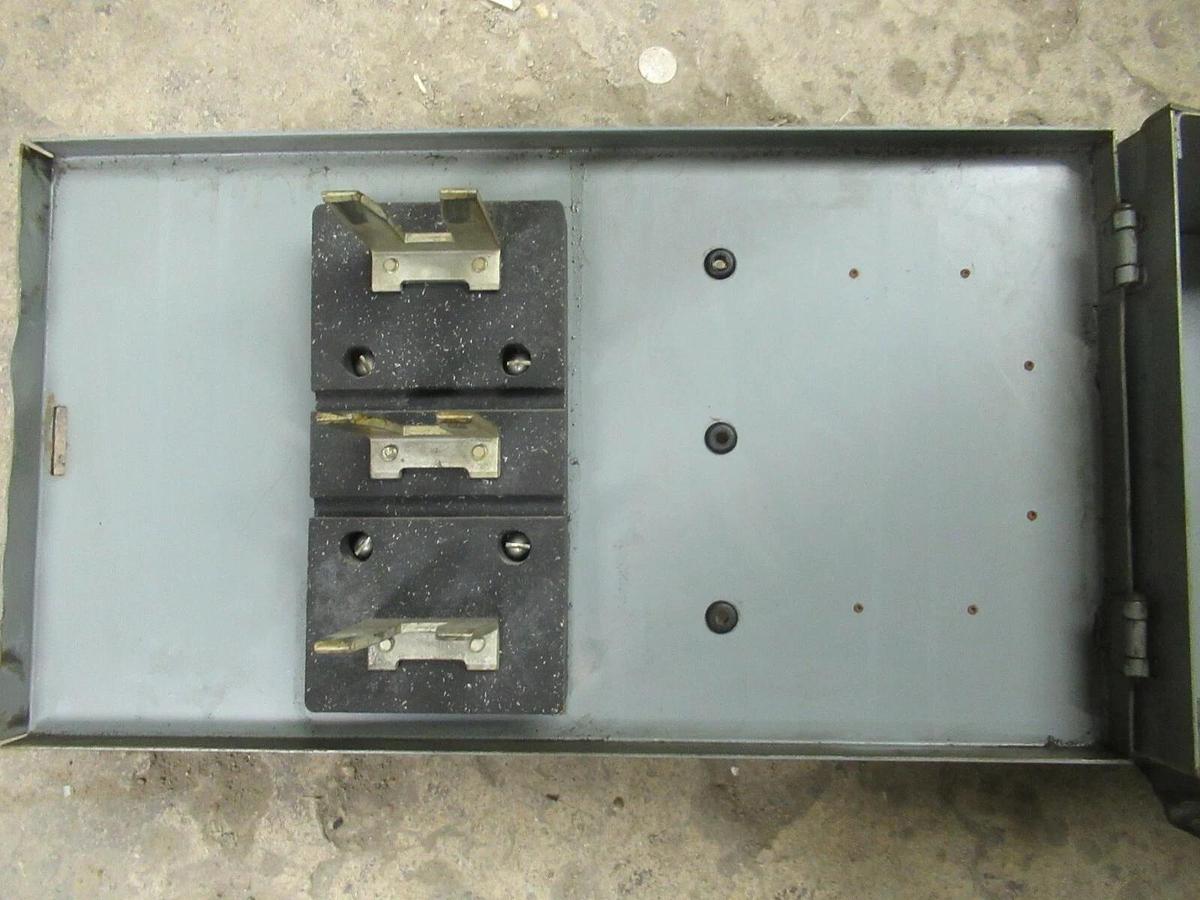 Used WESTINGHOUSE COP 30 AMP 240V FUSIBLE BUSS BUS PLUG STYLE 1470722-A TAP