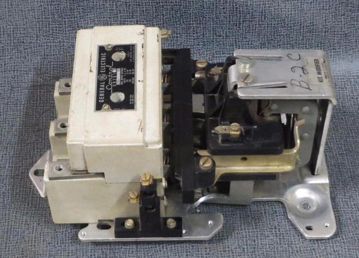 Used GENERAL ELECTRIC NEMA CONTROL STARTER CR2810F11AB1B SIZE 4 150 AMP 600 VOLT