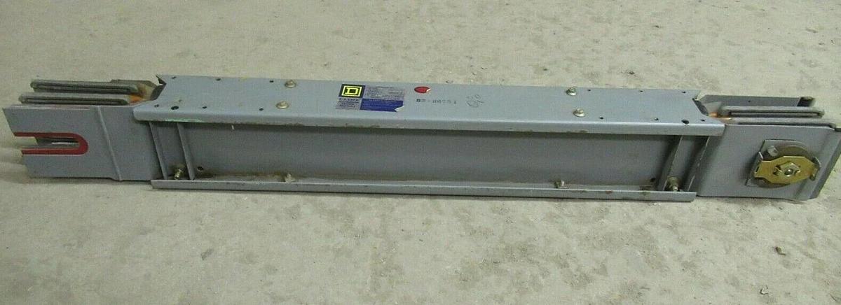 Used 800 AMP SQUARE D I-LINE FEEDER ALU DUCT BUSWAY RUN 40" L 480 / 277 V 3 PH 4 W
