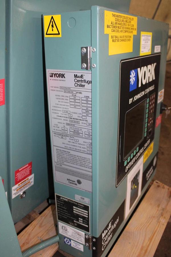 Used YORK CHILLER OPTISPEED VSD VSD351-K-46 W/ 371-04118-111 CONTROL PANEL