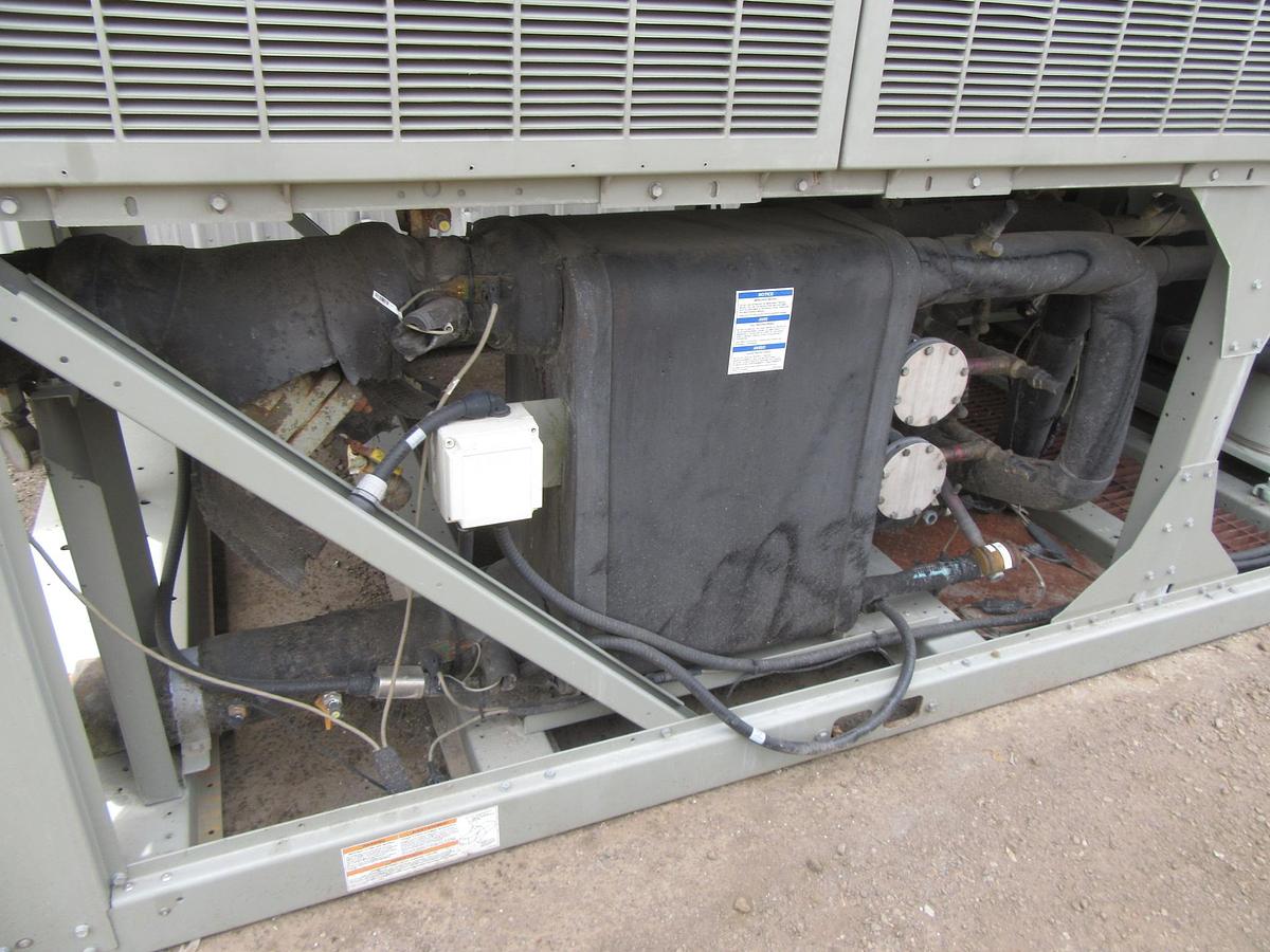 Used 2015 TRANE 120 TON AIR COOLED CHILLER 460 VOLT 410A 125 TON CGAM120