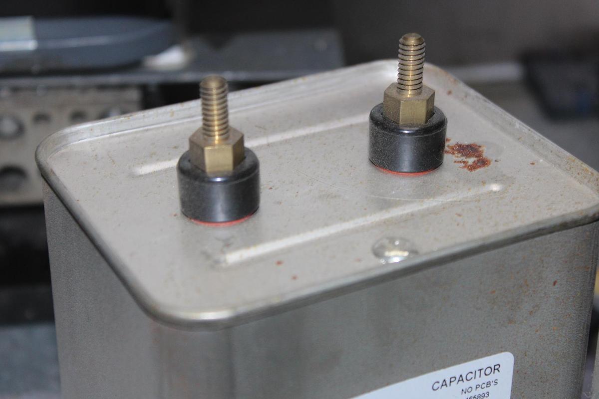 Used GENERAL ELECTRIC DIELEKTROL VIIA CAPACITOR A26F6919SC 40 uF 600 VDC