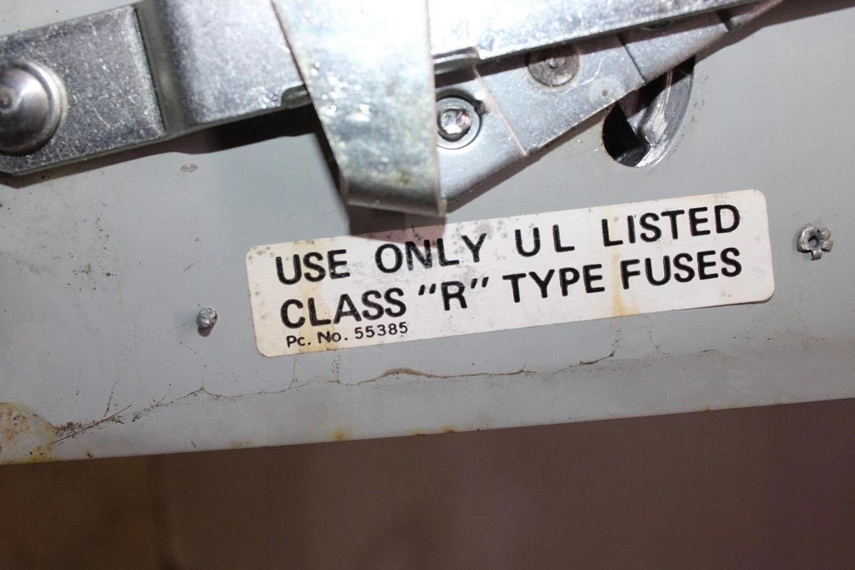 Used ITE VACU-BREAK DISCONNECT SWITCH V7E3623 60/100 AMP 600 VAC 3-POLE 3-PHASE