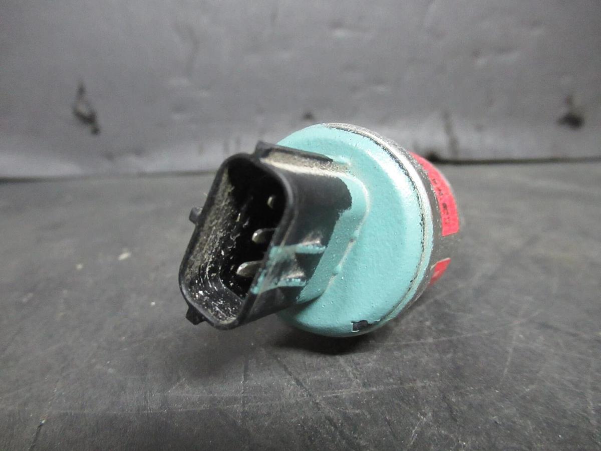 Used YORK DANFOSS PRESSURE TRANSDUCER 025-28678-112 AKS-32R 5 VDC 74 PSIS