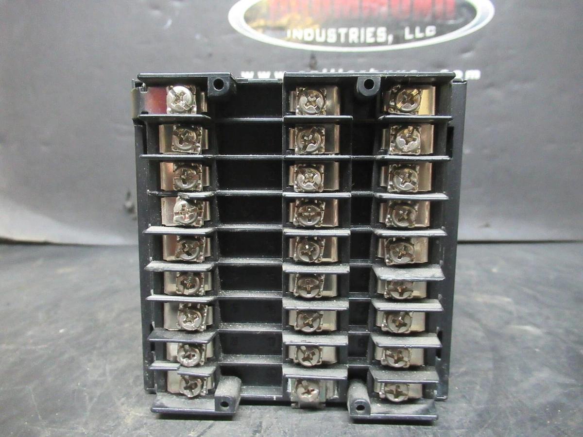 Used HONEYWELL BURNER CONTROL KEYBOARD DISPLAY UDC3300 DC330B-C0-003-21-000000-00-0